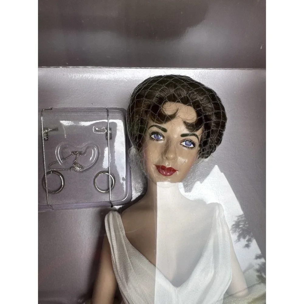 Elizabeth Taylor Vinyl Doll - Cat On A Hot Tin Roof - Franklin Mint - New in Box